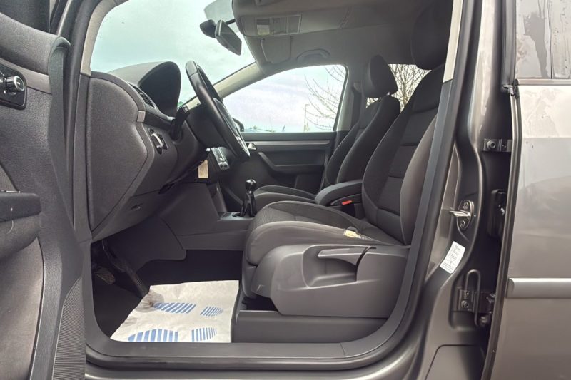VOLKSWAGEN TOURAN 1.6 TDI 105 FAP CONFOTLINE BVM6 7 PLACES 