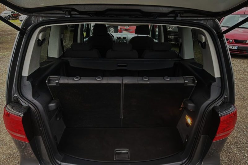 VOLKSWAGEN TOURAN 1.6 TDI 105 FAP CONFOTLINE BVM6 7 PLACES 