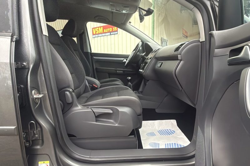 VOLKSWAGEN TOURAN 1.6 TDI 105 FAP CONFOTLINE BVM6 7 PLACES 