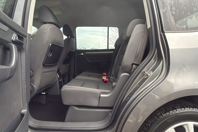 VOLKSWAGEN TOURAN 1.6 TDI 105 FAP CONFOTLINE BVM6 7 PLACES 