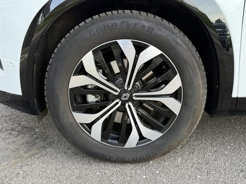 RENAULT Austral 1.2 E-TECH 200 TECHNO Carplay / Sièges chauffants / Caméra