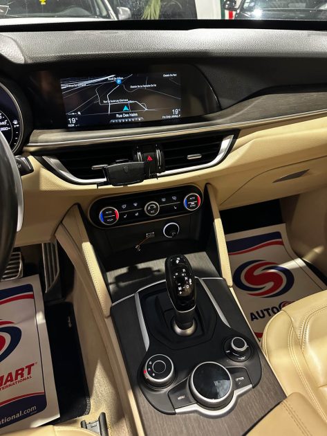 MAGNIFIQUE ALFA ROMEO STELVIO LUSSO 210CH (PREMIÈRE MAIN, FULL ENTRETIEN, TOIT OUVRANT, ATTELAGE)