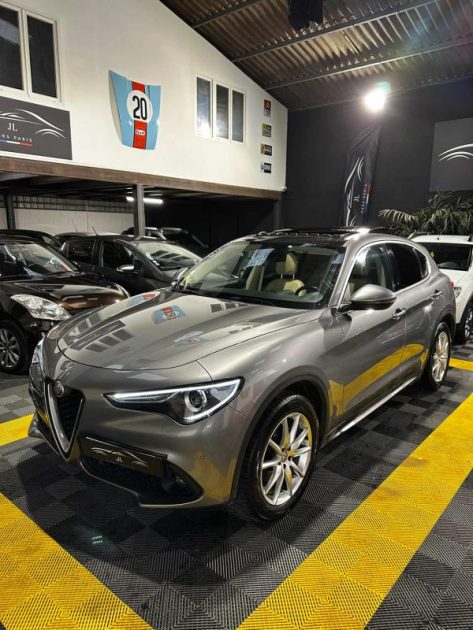 MAGNIFIQUE ALFA ROMEO STELVIO LUSSO 210CH (PREMIÈRE MAIN, FULL ENTRETIEN, TOIT OUVRANT, ATTELAGE)