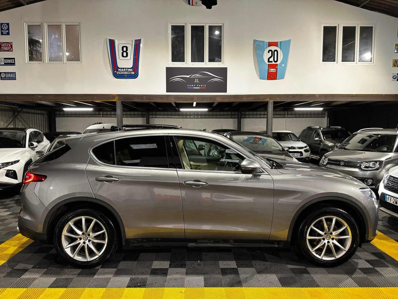 MAGNIFIQUE ALFA ROMEO STELVIO LUSSO 210CH (PREMIÈRE MAIN, FULL ENTRETIEN, TOIT OUVRANT, ATTELAGE)