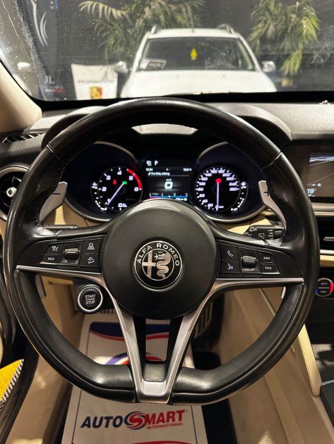 MAGNIFIQUE ALFA ROMEO STELVIO LUSSO 210CH (PREMIÈRE MAIN, FULL ENTRETIEN, TOIT OUVRANT, ATTELAGE)