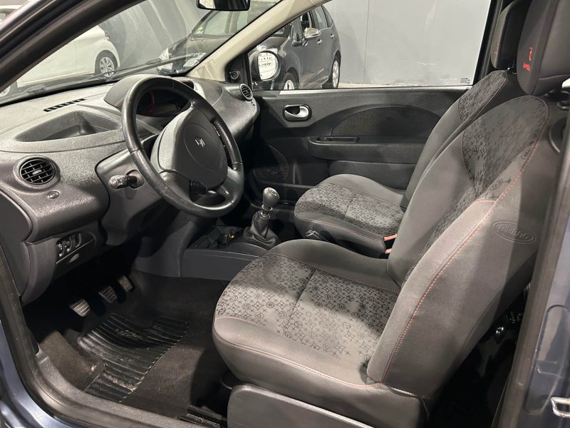 RENAULT TWINGO II 1.2I 75CH