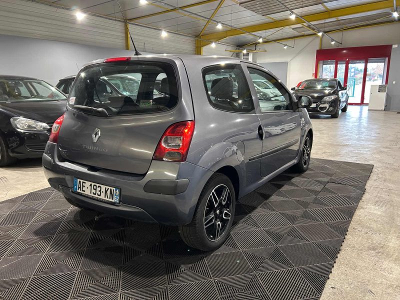 RENAULT TWINGO II 1.2I 75CH