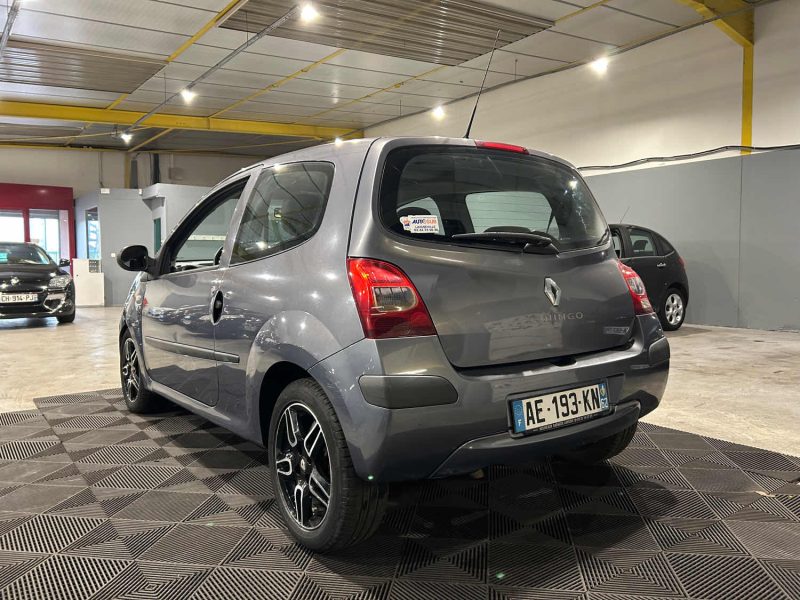 RENAULT TWINGO II 1.2I 75CH