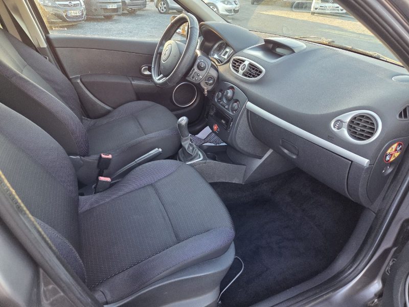 RENAULT CLIO III ESTATE 1.5 DCI 85 XV DE FRANCE 2009 154000 km 