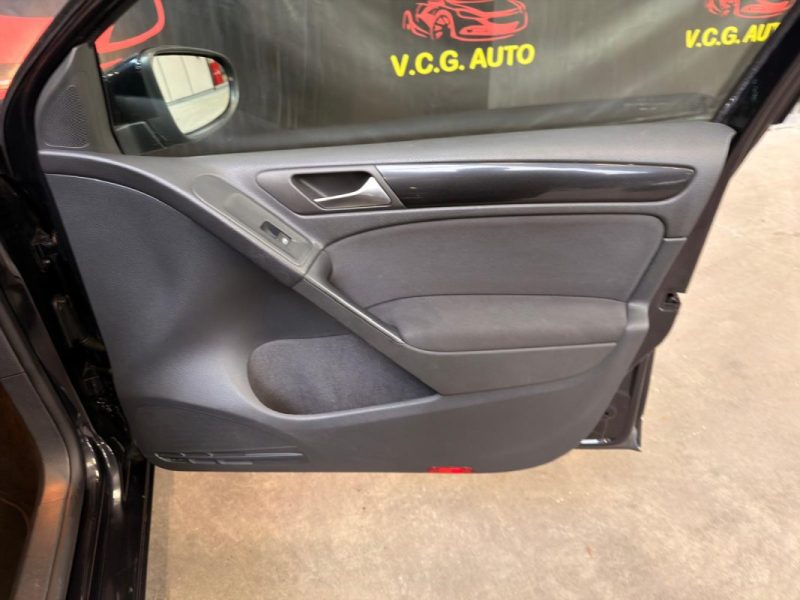 VOLKSWAGEN GOLF 1.6 TDI 105ch Confortline 