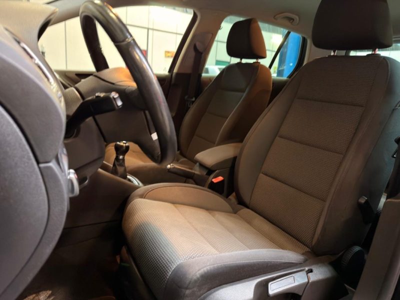 VOLKSWAGEN GOLF 1.6 TDI 105ch Confortline 