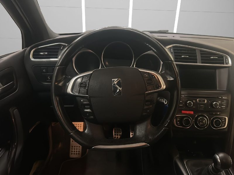 CITROEN DS4 1.6 HDI *FINITION HAUT DE GAMME*.