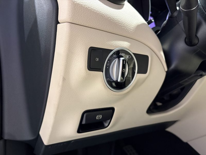 Mercedes CLA 200D 136ch - AMG line - Boite automatique - cuir biton - full option 