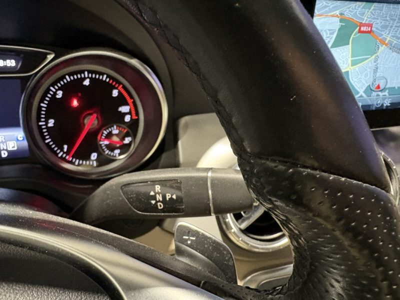 Mercedes CLA 200D 136ch - AMG line - Boite automatique - cuir biton - full option 