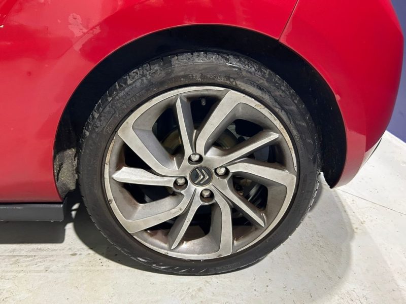 CITROEN DS3 PURETECH 110CH SO IRRÉSISTIBLE 2015