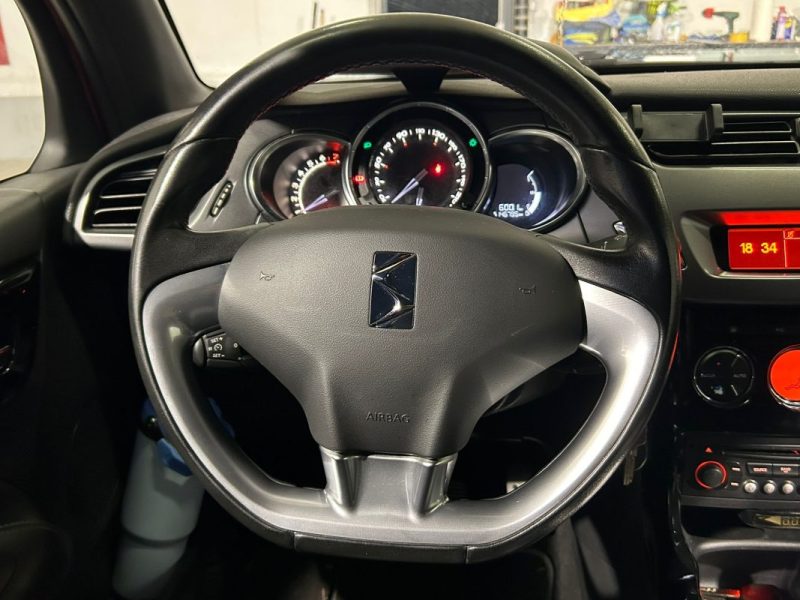 CITROEN DS3 PURETECH 110CH SO IRRÉSISTIBLE 2015