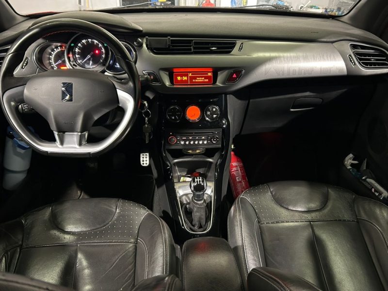 CITROEN DS3 PURETECH 110CH SO IRRÉSISTIBLE 2015
