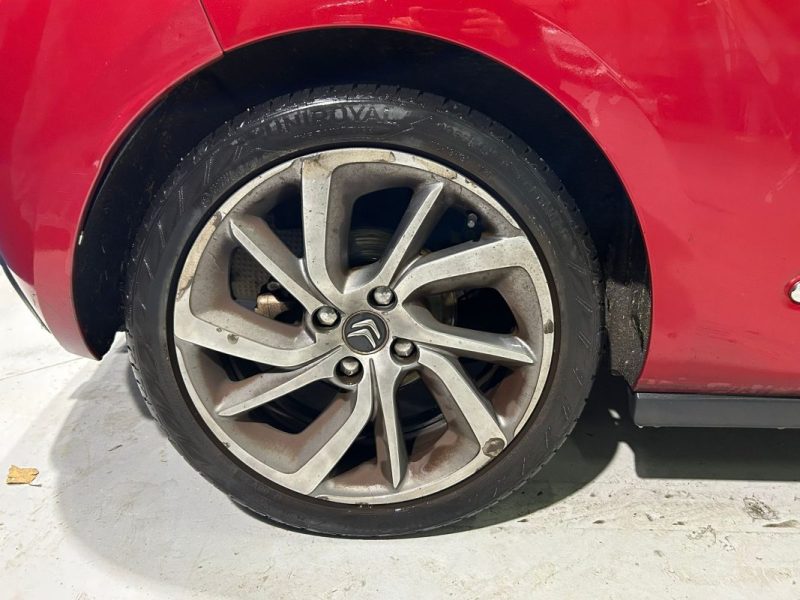 CITROEN DS3 PURETECH 110CH SO IRRÉSISTIBLE 2015