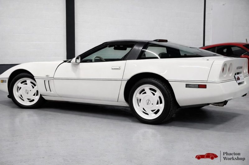 Chevrolet Corvette C4 – 35th Anniversary | Triple White | 1988 | Série numérotée