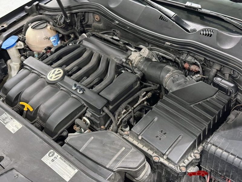 Volkswagen Passat SW 3.6 VR6 – 300CH | DSG | Suspensions pilotées |Régulateur Adaptatif |