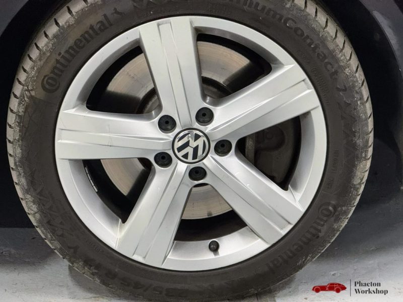 Volkswagen Passat SW 3.6 VR6 – 300CH | DSG | Suspensions pilotées |Régulateur Adaptatif |