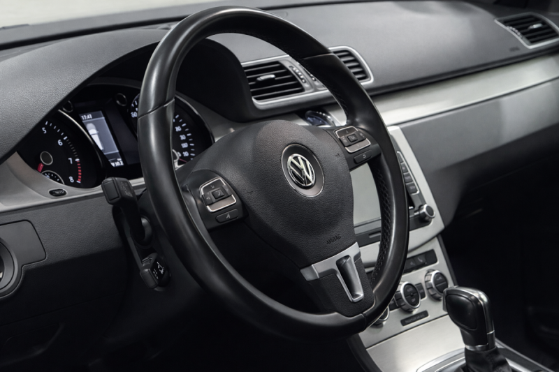 Volkswagen Passat SW 3.6 VR6 – 300CH | DSG | Suspensions pilotées |Régulateur Adaptatif |