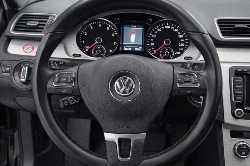 Volkswagen Passat SW 3.6 VR6 – 300CH | DSG | Suspensions pilotées |Régulateur Adaptatif |