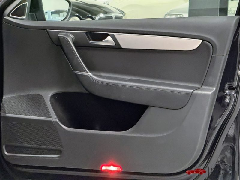 Volkswagen Passat SW 3.6 VR6 – 300CH | DSG | Suspensions pilotées |Régulateur Adaptatif |