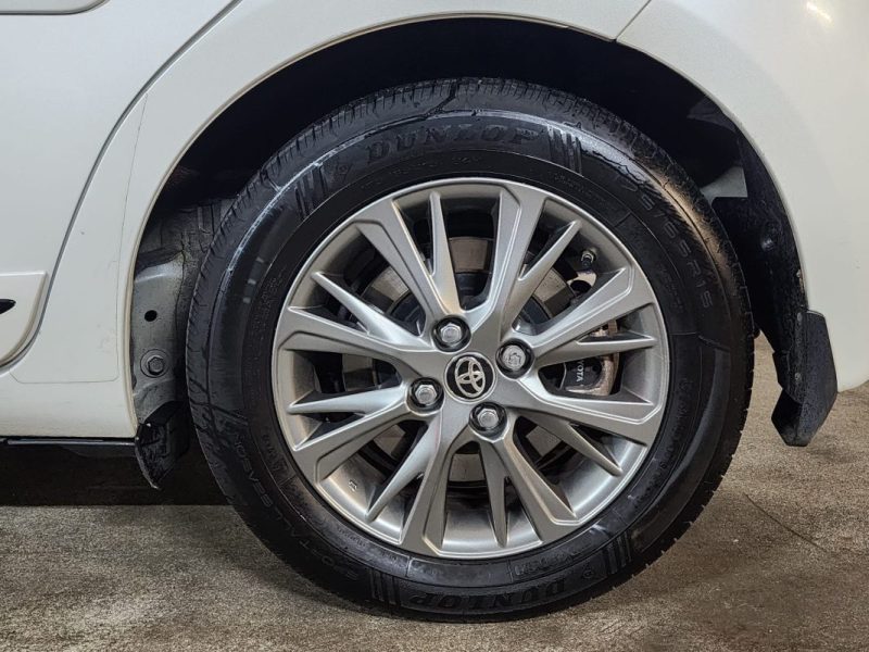 TOYOTA YARIS DYNAMIC BUSINESS 1.5 HYBRID-100cv-BVA-52 000 km