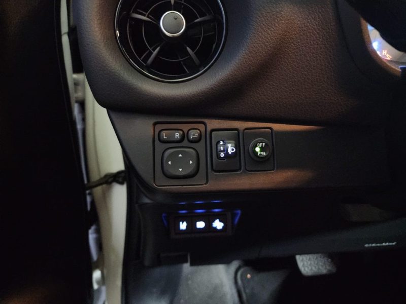 TOYOTA YARIS DYNAMIC BUSINESS 1.5 HYBRID-100cv-BVA-52 000 km