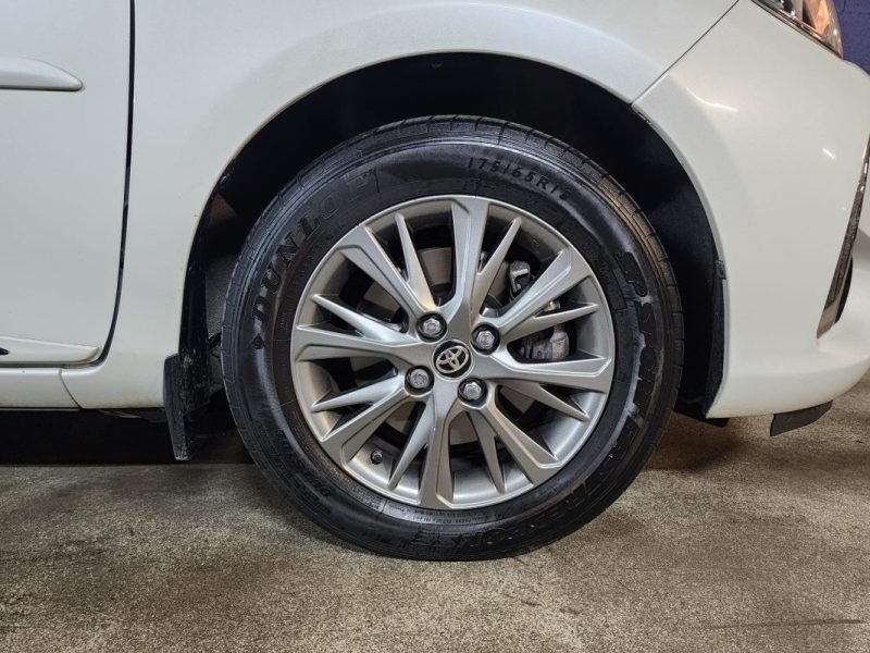 TOYOTA YARIS DYNAMIC BUSINESS 1.5 HYBRID-100cv-BVA-52 000 km