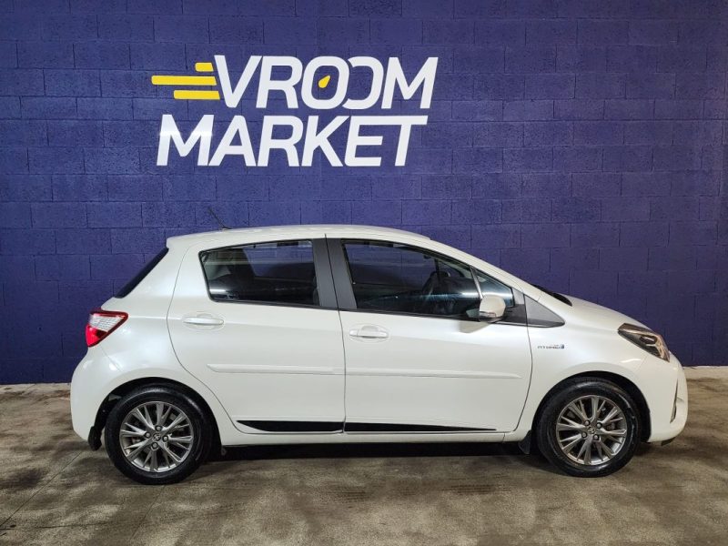 TOYOTA YARIS DYNAMIC BUSINESS 1.5 HYBRID-100cv-BVA-52 000 km