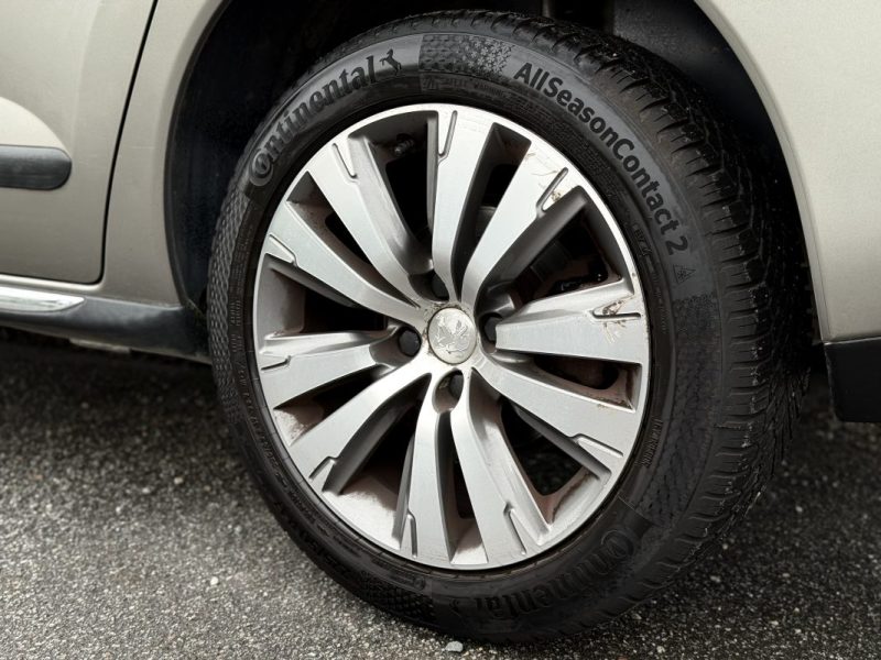 PEUGEOT 3008 1.6 BlueHDi 120 ch S&S Pack Style/ -Bluetooth -Radar AV/AR - Révisée & Garantie 6 Mois 