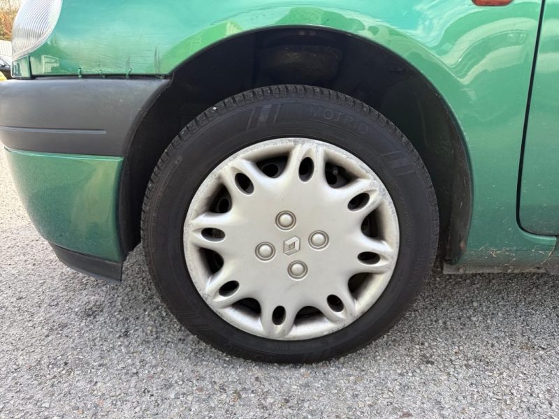 RENAULT CLIO 1.2i 60 ch RXE - 1ère Main