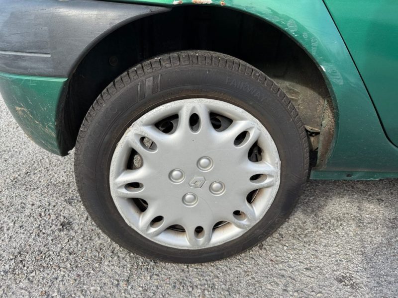 RENAULT CLIO 1.2i 60 ch RXE - 1ère Main