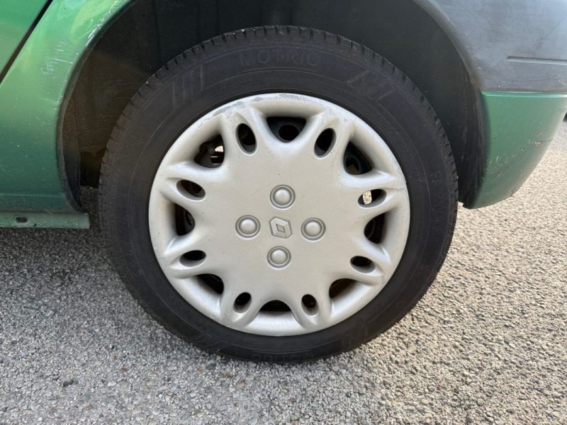 RENAULT CLIO 1.2i 60 ch RXE - 1ère Main