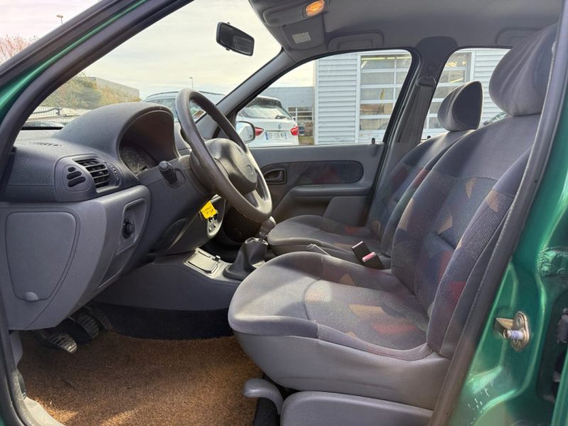 RENAULT CLIO 1.2i 60 ch RXE - 1ère Main