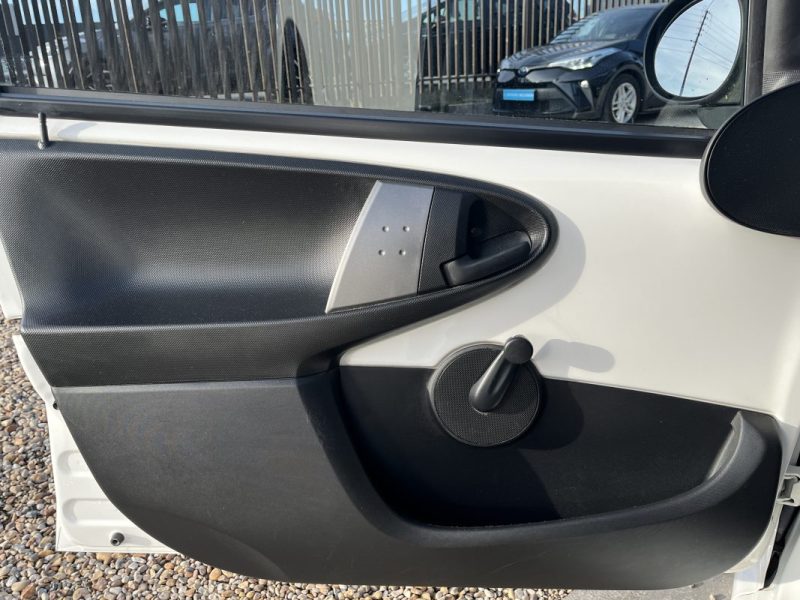 TOYOTA AYGO 1.0 VVT-I 68CH Active 5p 10/2013