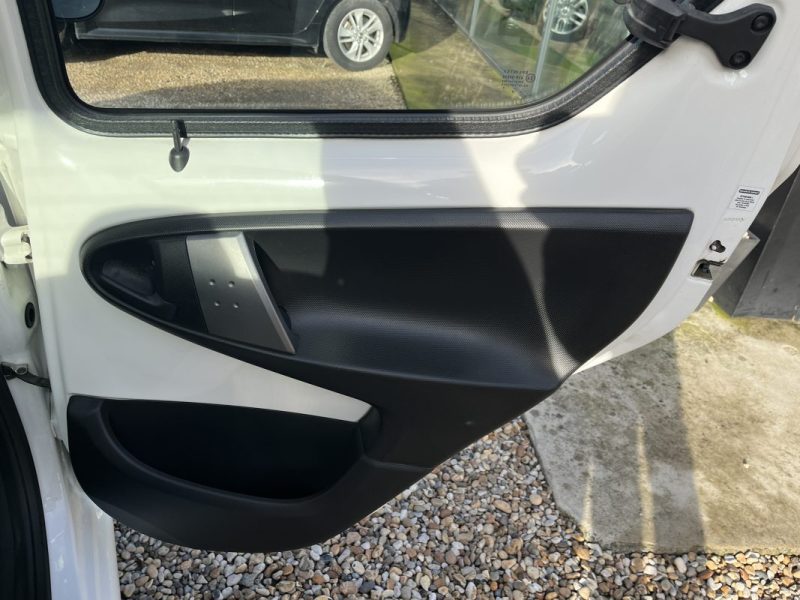 TOYOTA AYGO 1.0 VVT-I 68CH Active 5p 10/2013