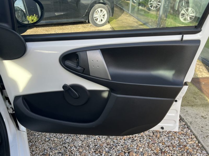 TOYOTA AYGO 1.0 VVT-I 68CH Active 5p 10/2013