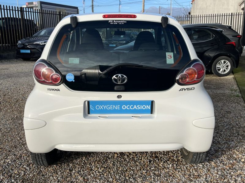 TOYOTA AYGO 1.0 VVT-I 68CH Active 5p 10/2013