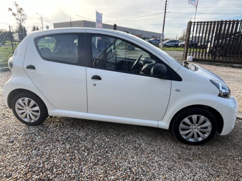 TOYOTA AYGO 1.0 VVT-I 68CH Active 5p 10/2013