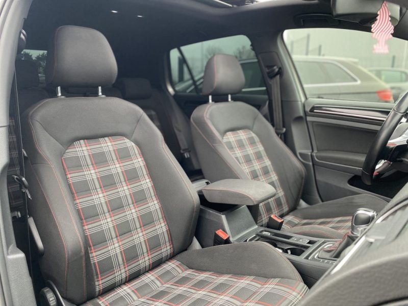 VOLKSWAGEN GOLF VII GTI 2.0 TSI 230CH / Toit Ouvrant - Caméra De Recul - Drive Select - ACC