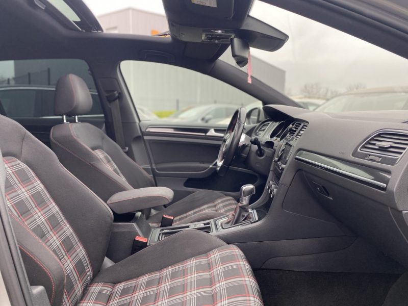 VOLKSWAGEN GOLF VII GTI 2.0 TSI 230CH / Toit Ouvrant - Caméra De Recul - Drive Select - ACC