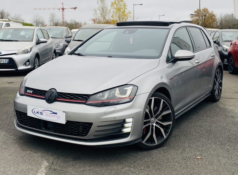 VOLKSWAGEN GOLF VII GTI 2.0 TSI 230CH / Toit Ouvrant - Caméra De Recul - Drive Select - ACC