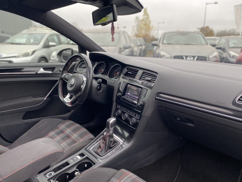 VOLKSWAGEN GOLF VII GTI 2.0 TSI 230CH / Toit Ouvrant - Caméra De Recul - Drive Select - ACC