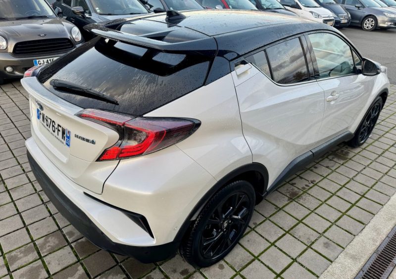 TOYOTA C-HR 122CH DYNAMIC 2WD E-CVT RC18 GRAPHIC 2019