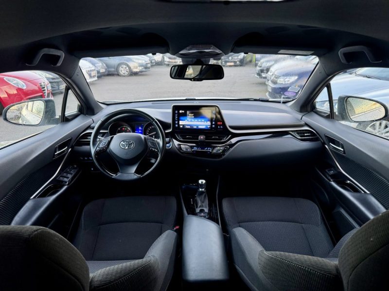 TOYOTA C-HR 122CH DYNAMIC 2WD E-CVT RC18 GRAPHIC 2019