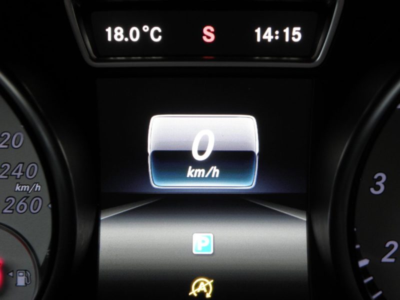 MERCEDES GLA 180 AMG LINE 2015