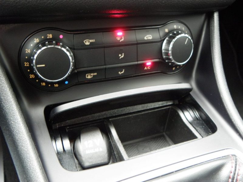 MERCEDES GLA 180 AMG LINE 2015